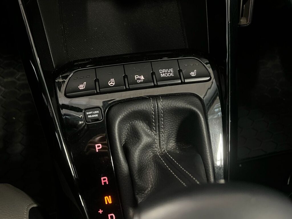 Kia Stonic 2021 Punainen