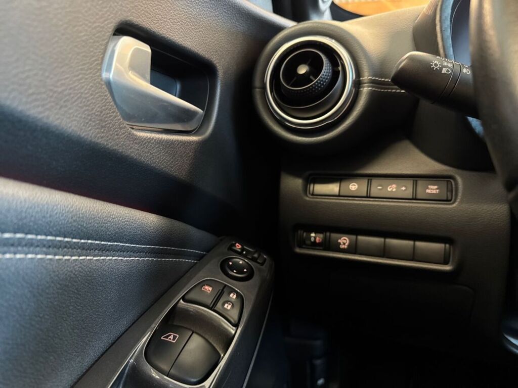 Nissan Juke 2022 Musta