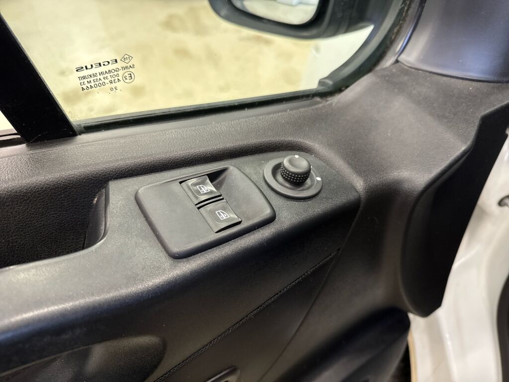 Renault Trafic 2021 Valkoinen