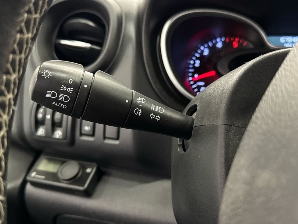 Renault Trafic 2021 Valkoinen