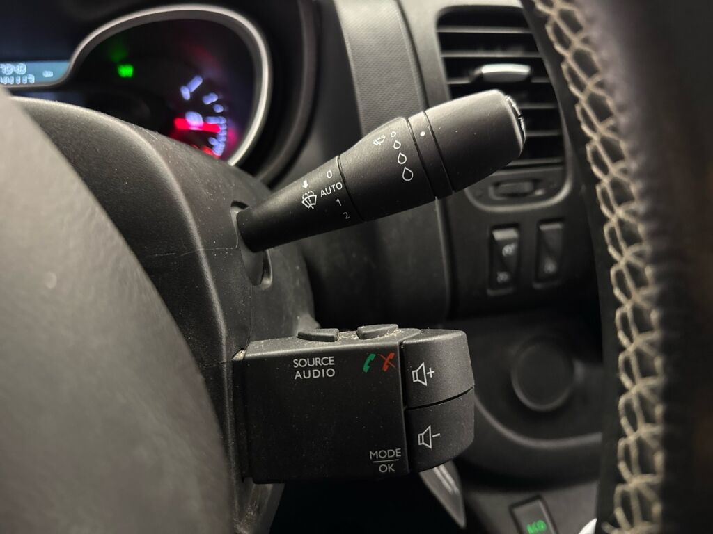 Renault Trafic 2021 Valkoinen