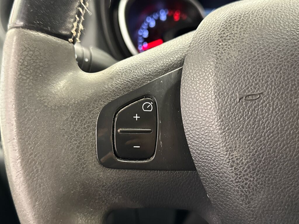 Renault Trafic 2021 Valkoinen