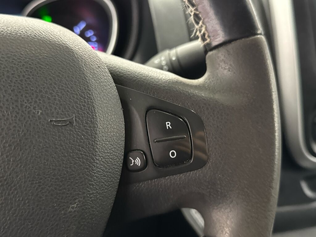 Renault Trafic 2021 Valkoinen