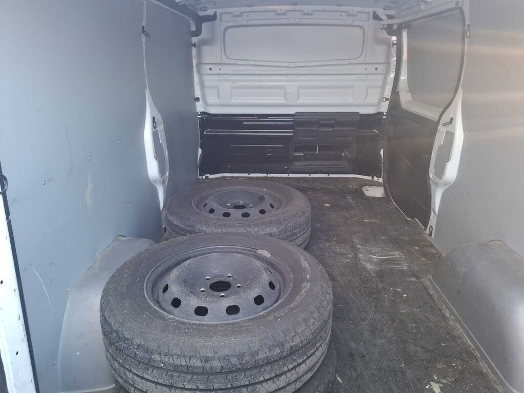 Renault Trafic 2021 Valkoinen