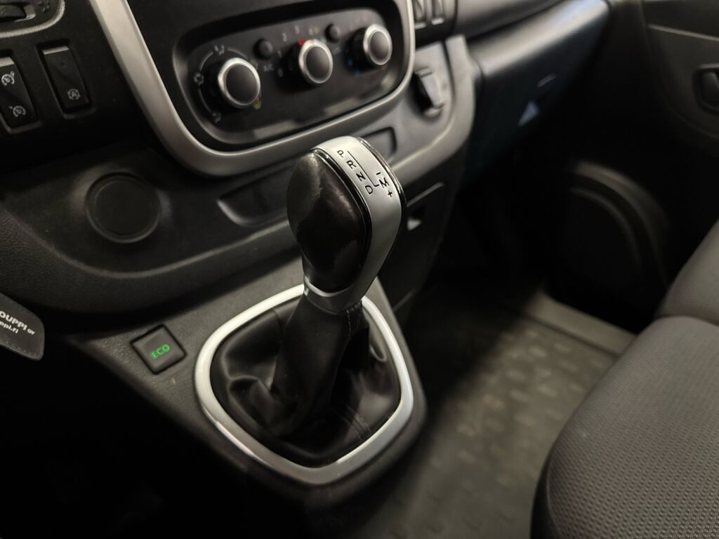 Renault Trafic 2021 Valkoinen