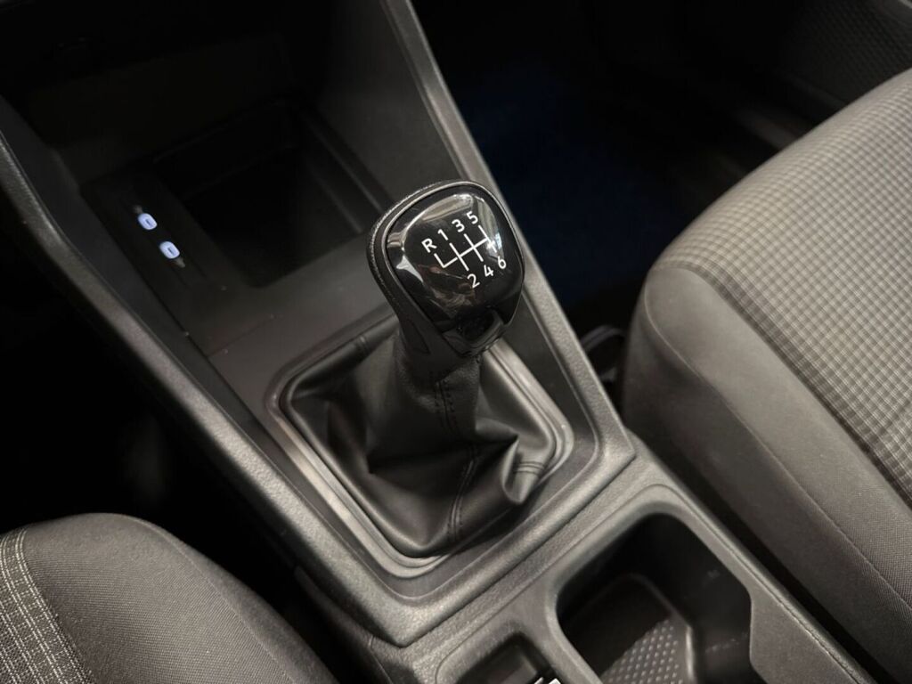 Volkswagen Caddy 2021 Musta