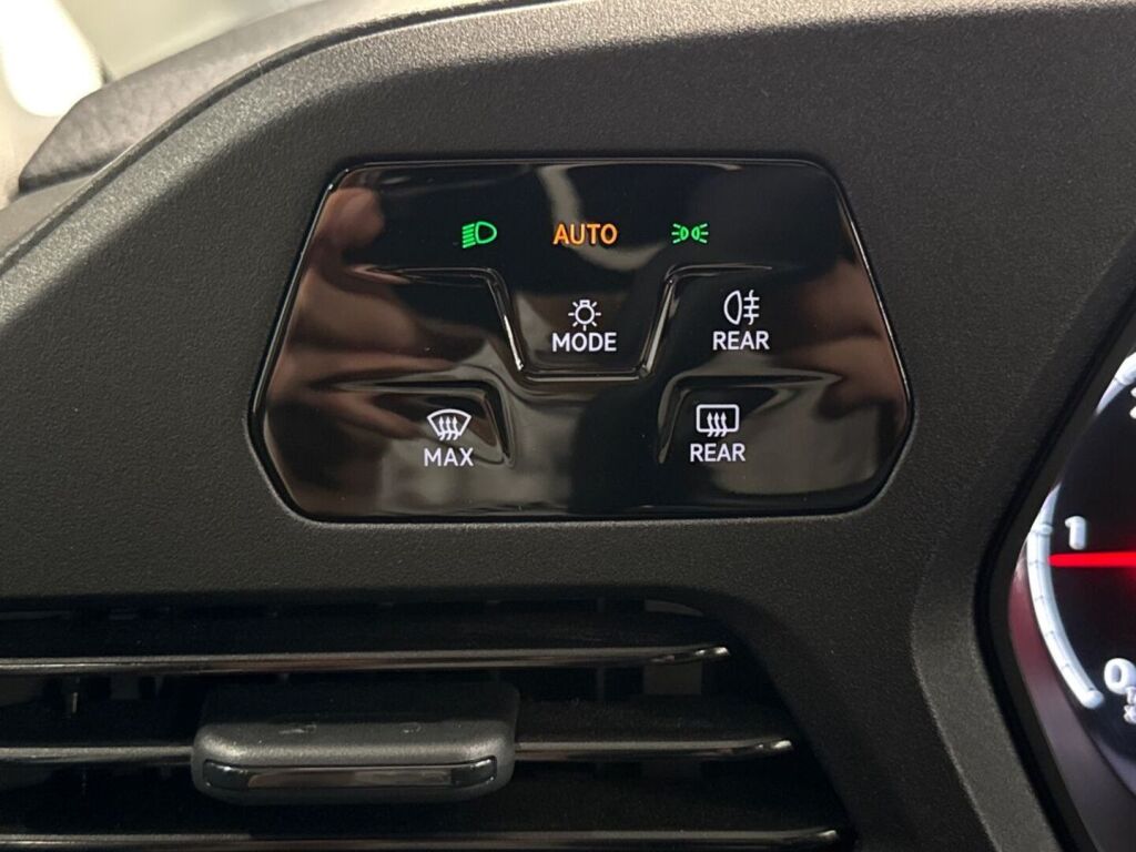 Volkswagen Caddy 2021 Musta