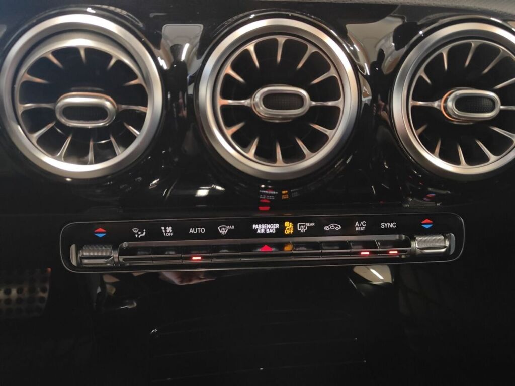 Mercedes-Benz CLA 2020 Musta