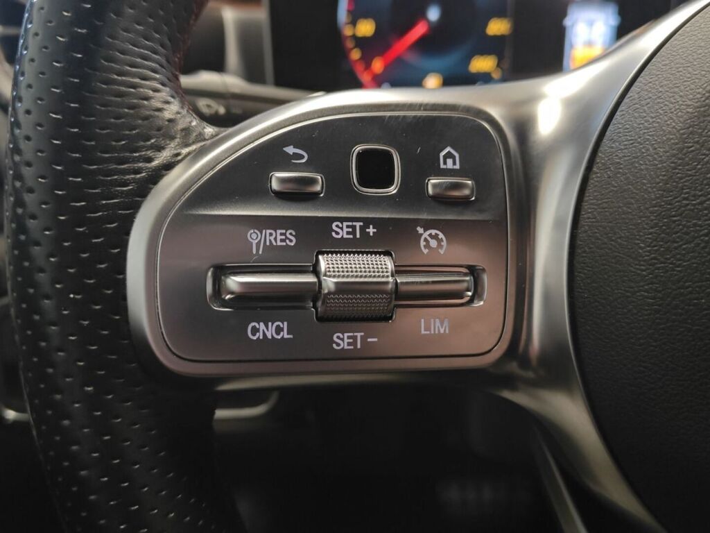 Mercedes-Benz CLA 2020 Musta