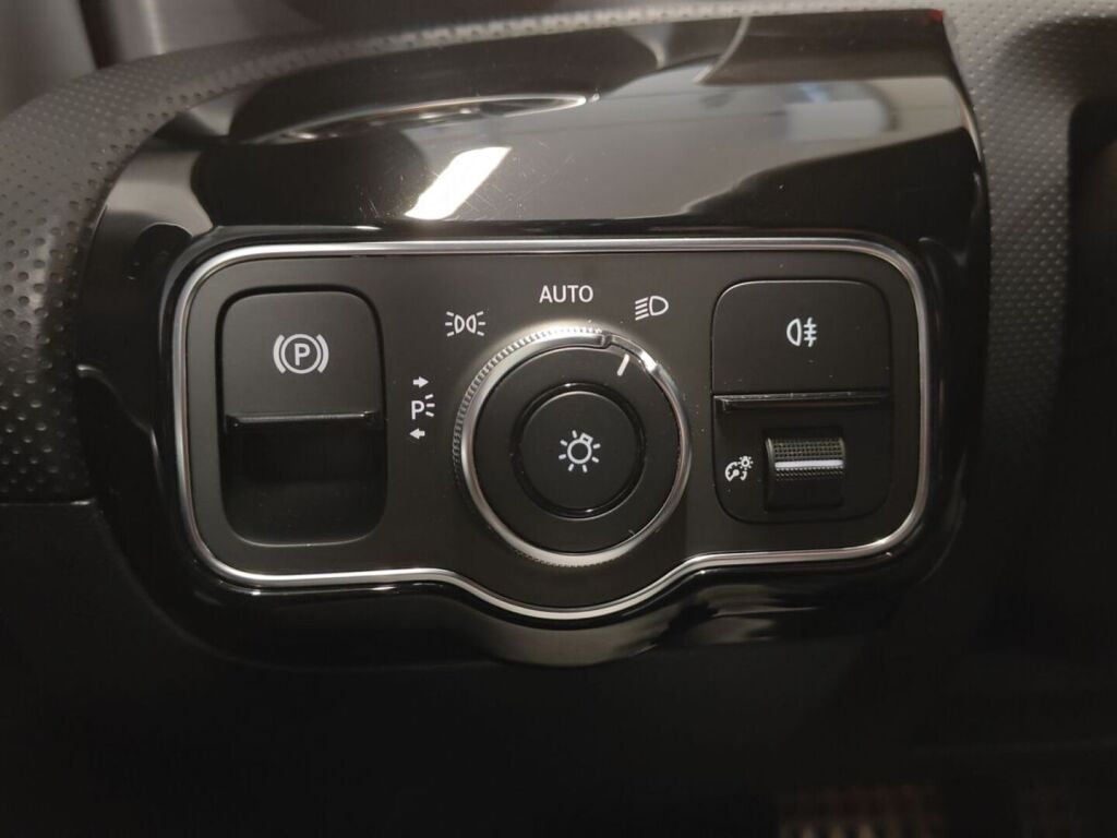 Mercedes-Benz CLA 2020 Musta