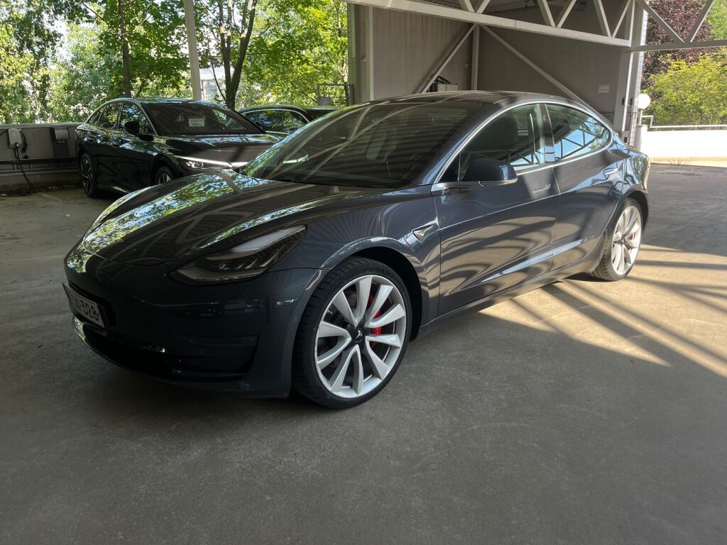 Tesla Model 3 2019 Harmaa