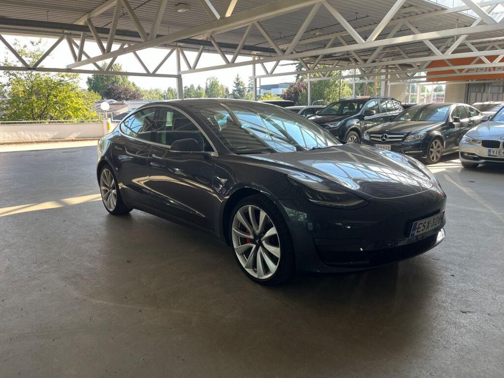 Tesla Model 3 2019 Harmaa