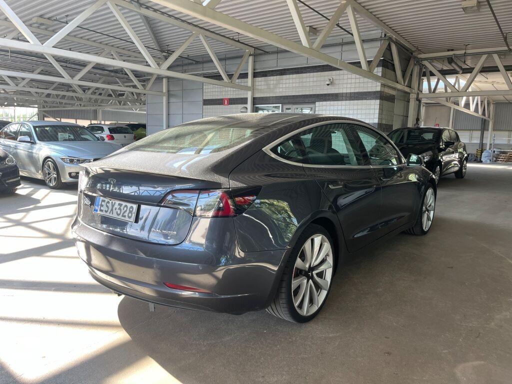 Tesla Model 3 2019 Harmaa