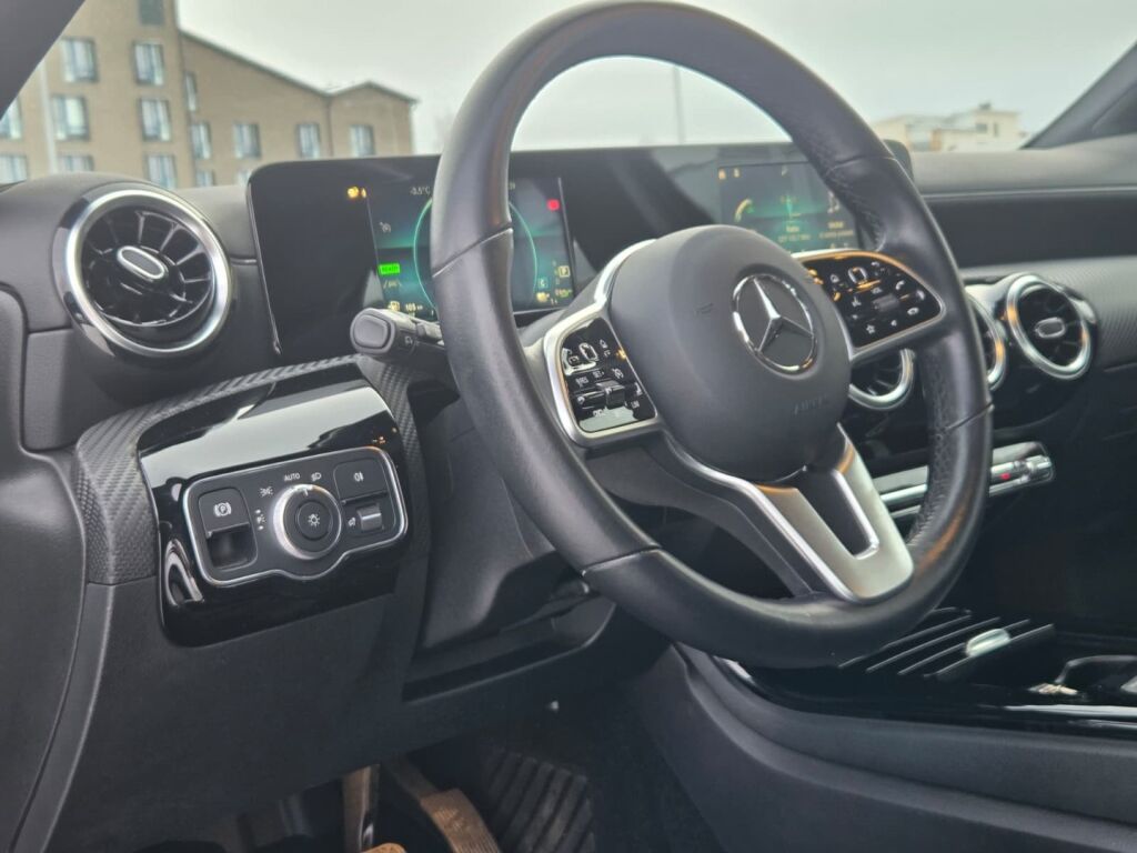 Mercedes-Benz A 2021 Musta