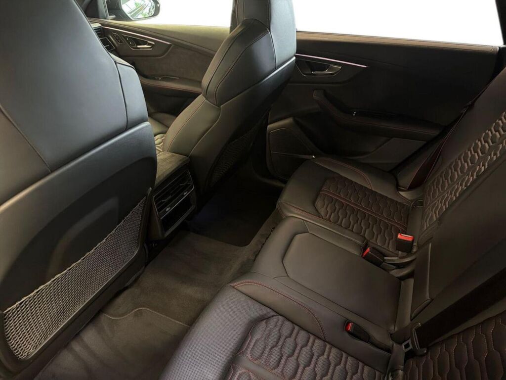 Audi RS Q8 2021 Musta