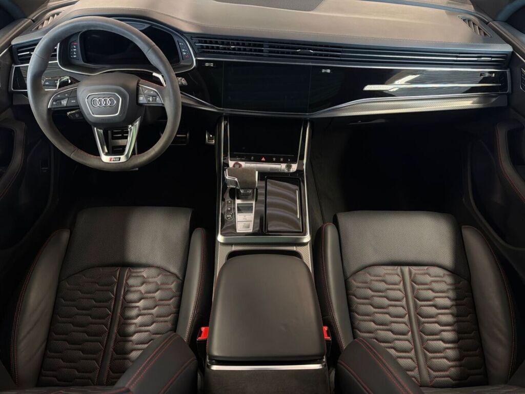 Audi RS Q8 2021 Musta