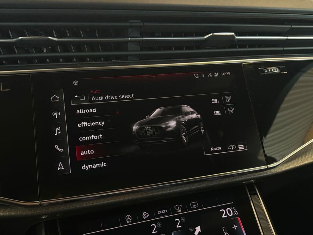 Audi RS Q8 2021 Musta