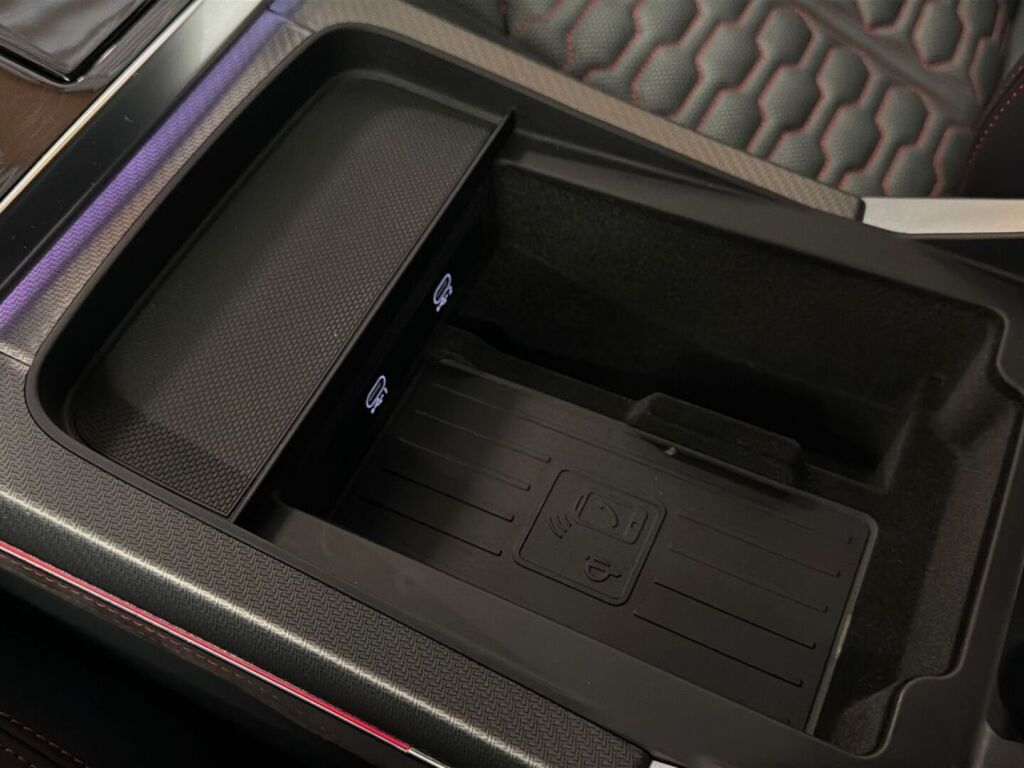 Audi RS Q8 2021 Musta