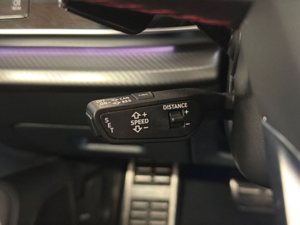 Audi RS Q8 2021 Musta