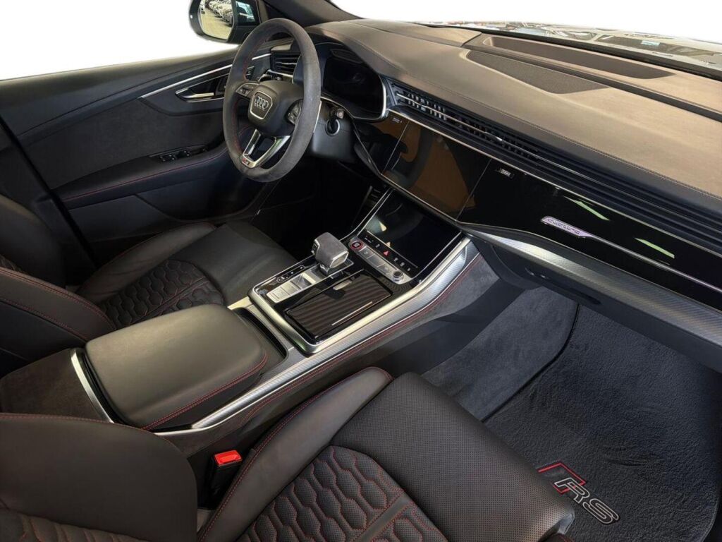 Audi RS Q8 2021 Musta