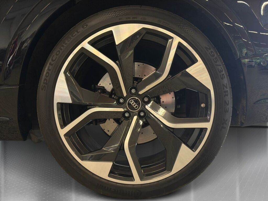 Audi RS Q8 2021 Musta