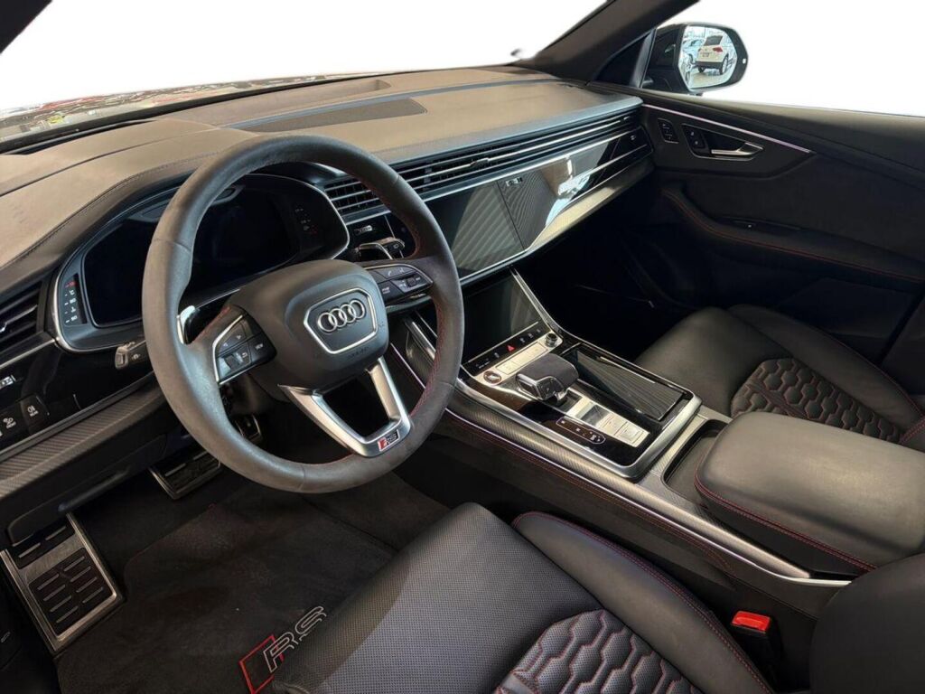 Audi RS Q8 2021 Musta
