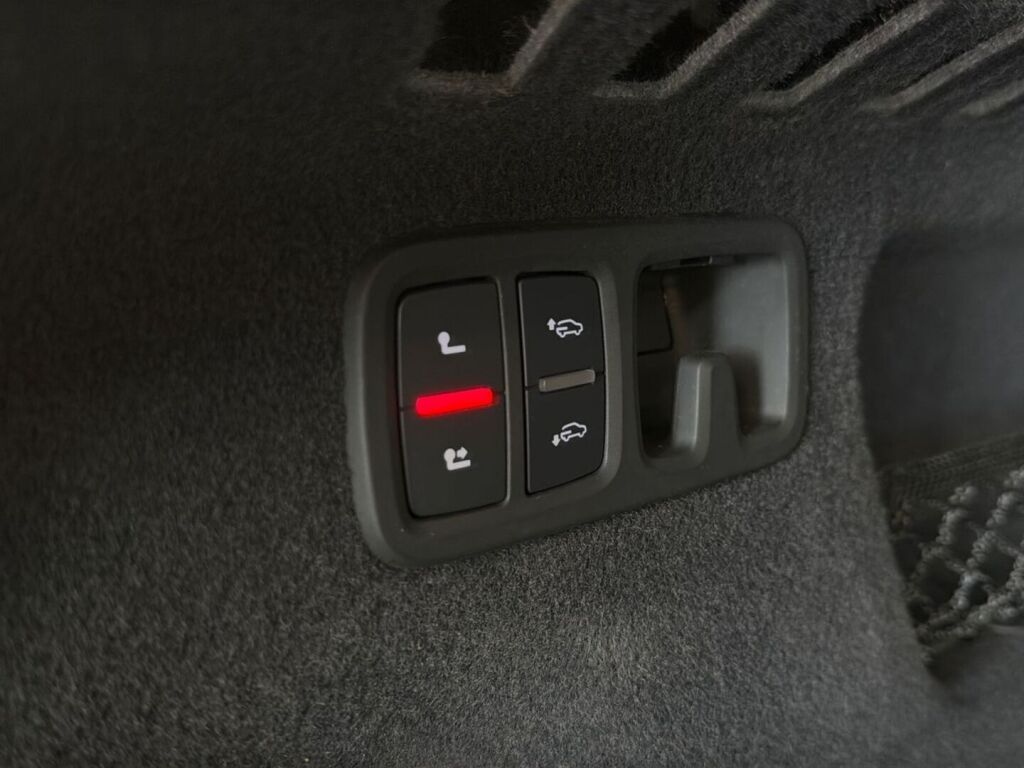Audi RS Q8 2021 Musta