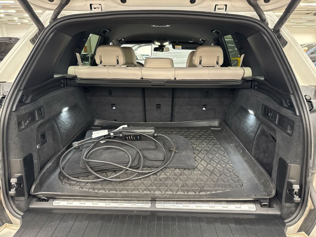 BMW X5 2021 Valkoinen