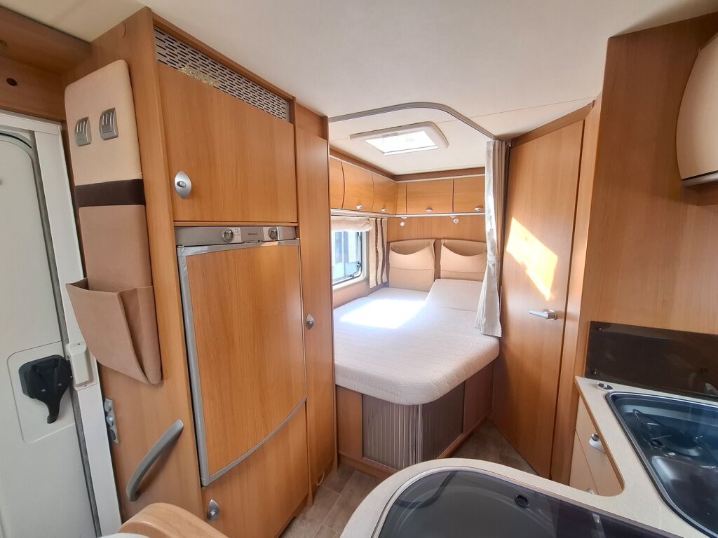 Bürstner Nexxo T 660 2011 Valkoinen