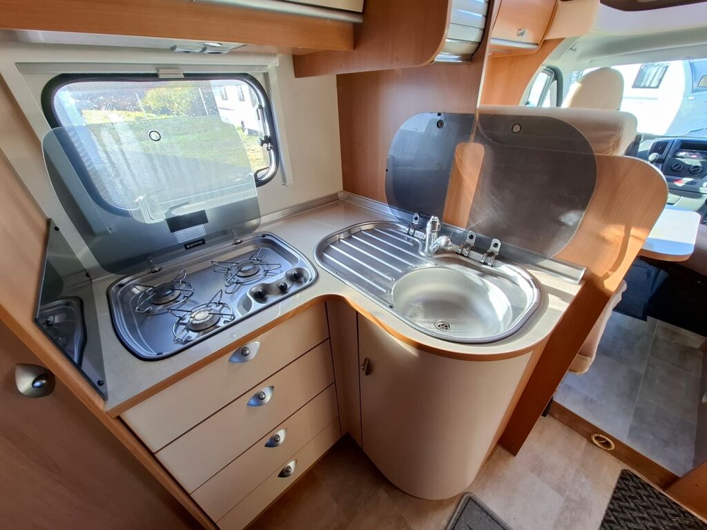 Bürstner Nexxo T 660 2011 Valkoinen