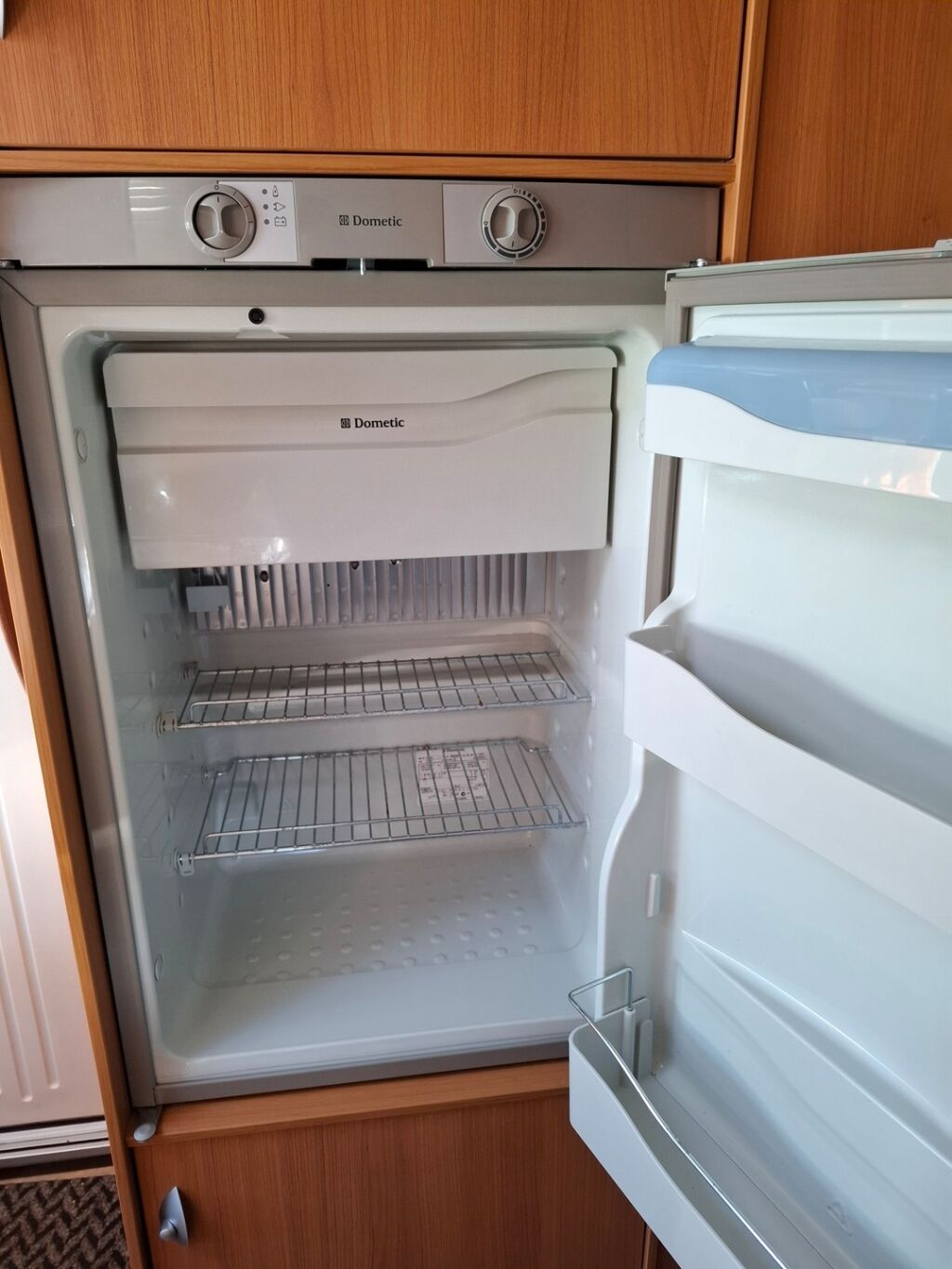 Bürstner Nexxo T 660 2011 Valkoinen