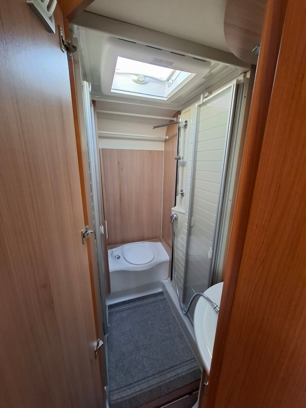 Bürstner Nexxo T 660 2011 Valkoinen