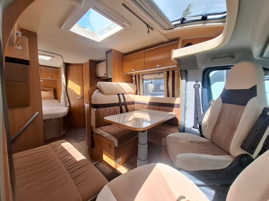 Bürstner Nexxo T 660 2011 Valkoinen