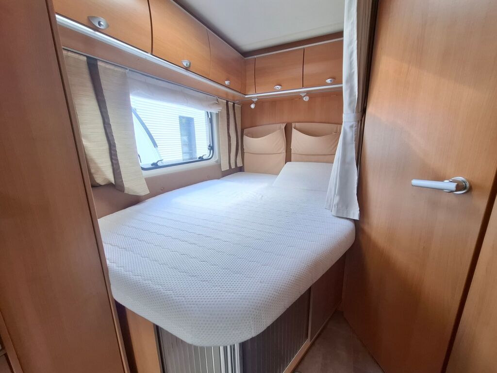 Bürstner Nexxo T 660 2011 Valkoinen