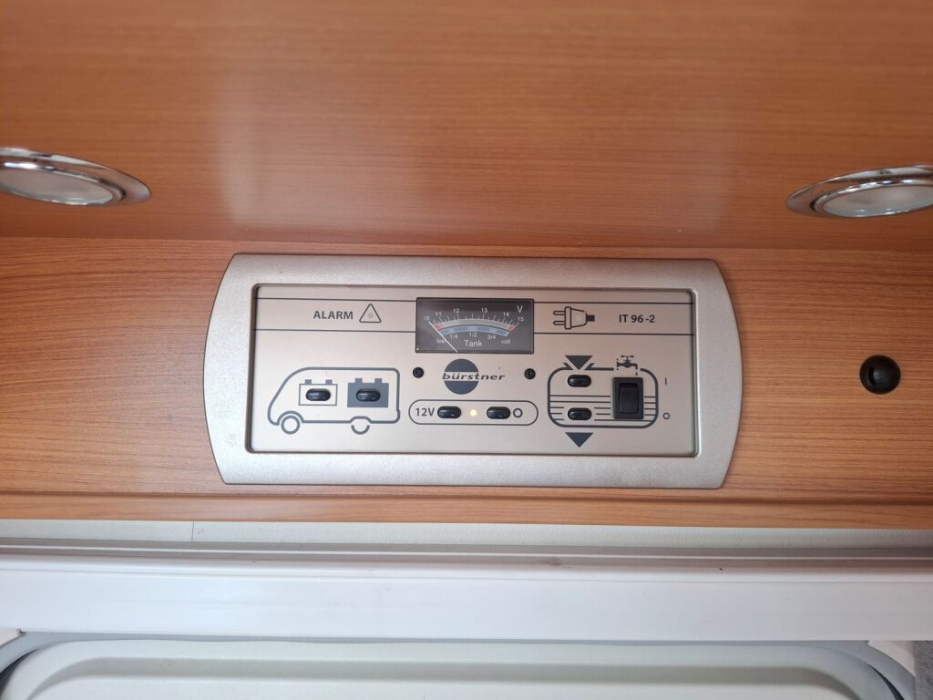 Bürstner Nexxo T 660 2011 Valkoinen