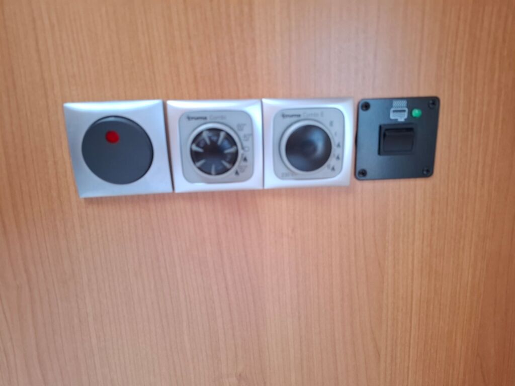 Bürstner Nexxo T 660 2011 Valkoinen