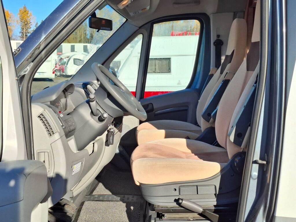 Bürstner Nexxo T 660 2011 Valkoinen