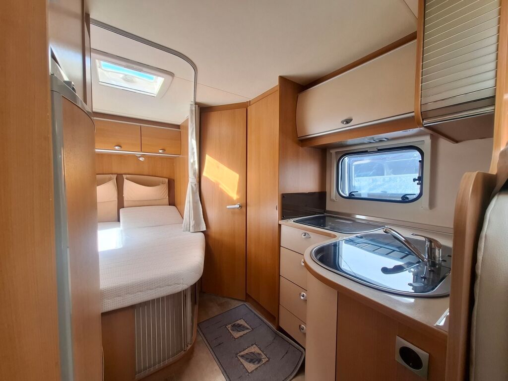 Bürstner Nexxo T 660 2011 Valkoinen