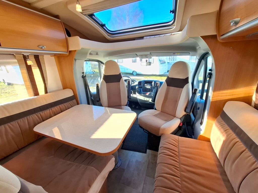 Bürstner Nexxo T 660 2011 Valkoinen