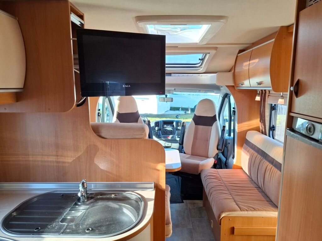 Bürstner Nexxo T 660 2011 Valkoinen