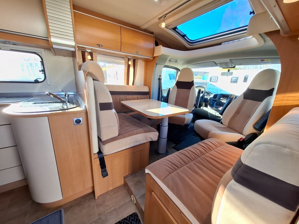 Bürstner Nexxo T 660 2011 Valkoinen