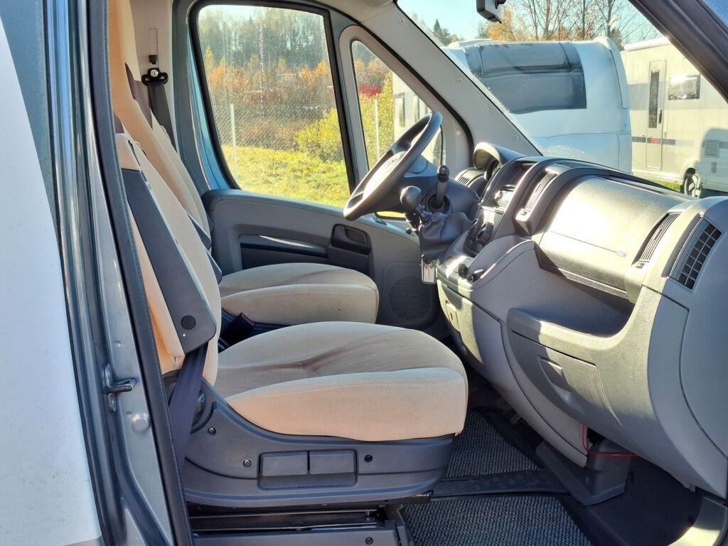 Bürstner Nexxo T 660 2011 Valkoinen