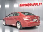 Toyota Avensis 2011 Punainen