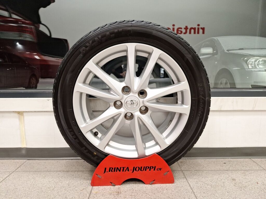 Toyota Avensis 2011 Punainen