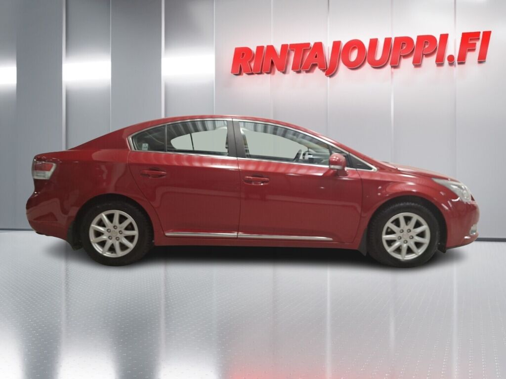Toyota Avensis 2011 Punainen