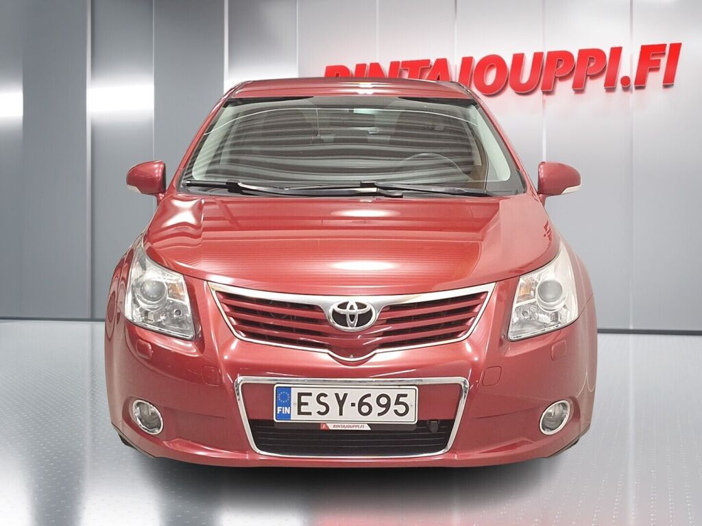 Toyota Avensis 2011 Punainen