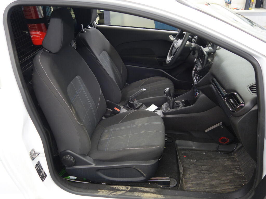 Ford Fiesta Van 2019 Valkoinen