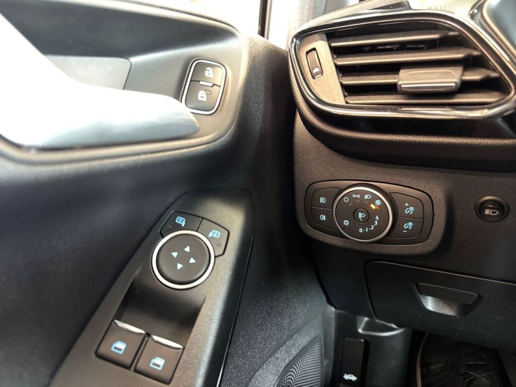 Ford Fiesta Van 2019 Valkoinen