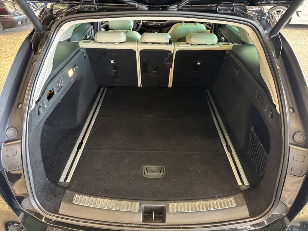 Opel Insignia 2020 Musta