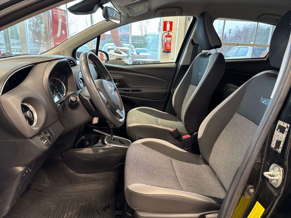 Toyota Yaris 2020 Musta